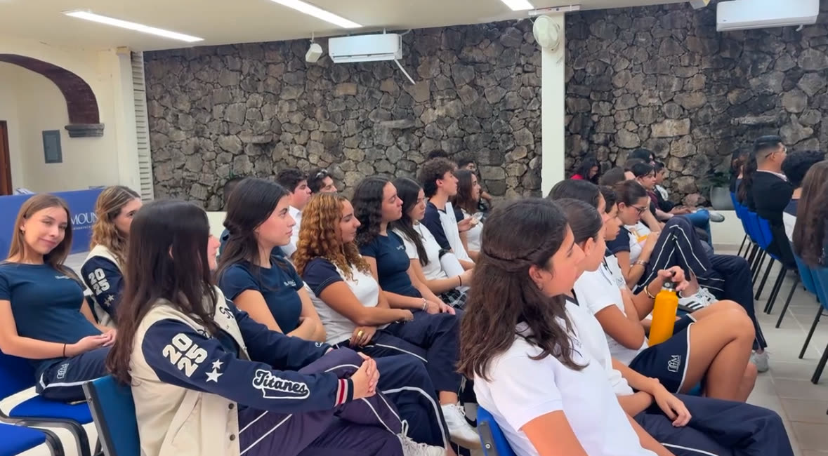 Delegados en el auditorio durante la ceremonia